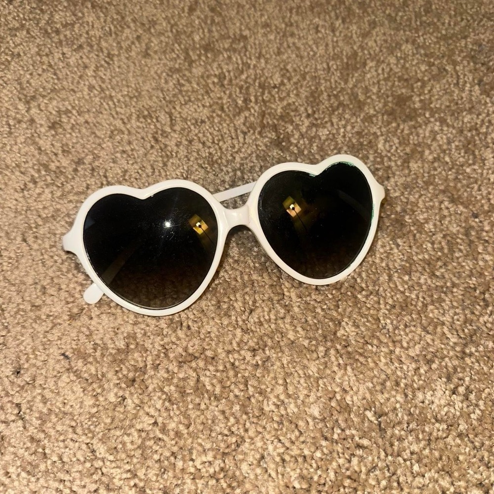 White heart-shaped sunglasses